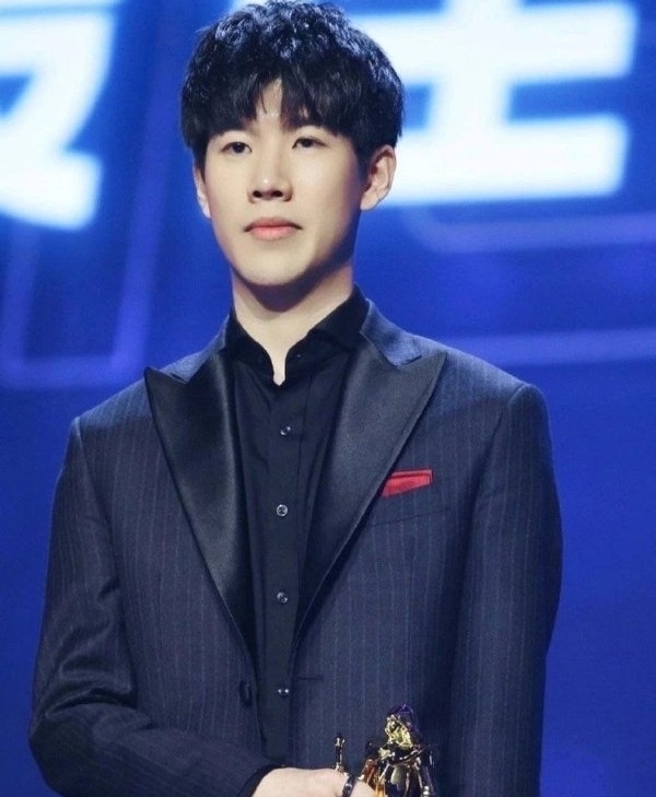 寻求赞助！ Uzi ：有没有人可以赞助我们的GM团队？我们只需要几百名玩家