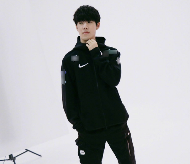 LPL春季赛今日首发名单：三场比赛开打