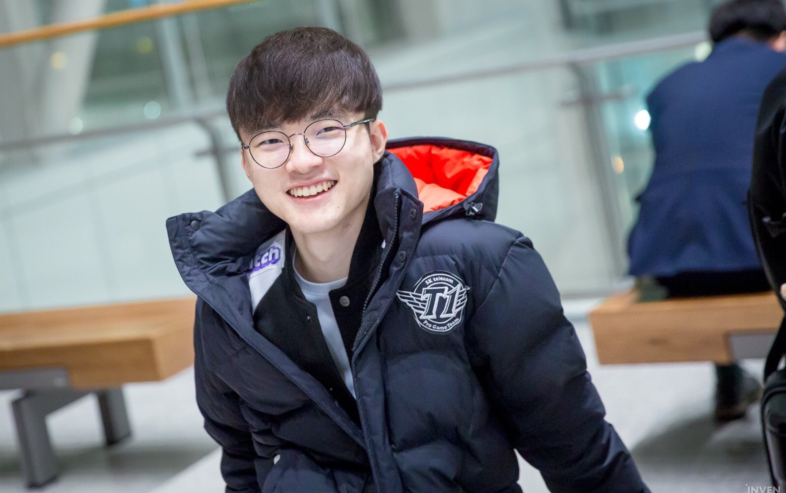 BLG战胜FPX后，成为首个锁定2024LPL春季赛季后赛名额的队伍