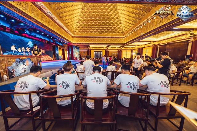 Kanavi 的肥胖Fuyego在中期失误，最终做出了贡献。 Anyone's Legend 冲动地发起了一场团战，被 Top Esports 扳平了比分。